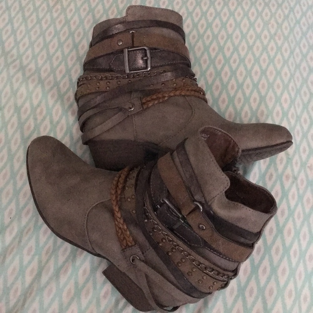 Women’s ankle boots.